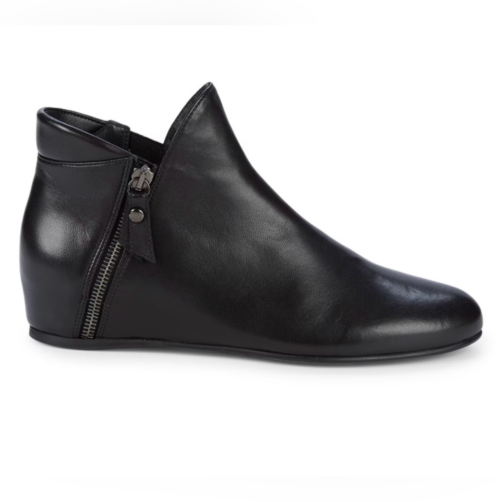STUART WEITZMAN
Lowkey Leather Hidden Wedge Heel Boots size 8 black
